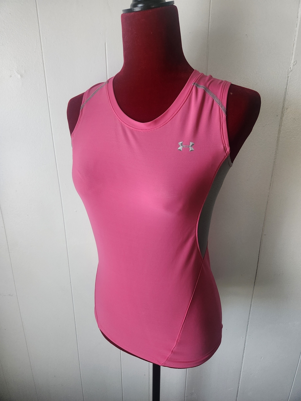 Under Armour Women's Pink Sleeveless Athletic Tank Medium